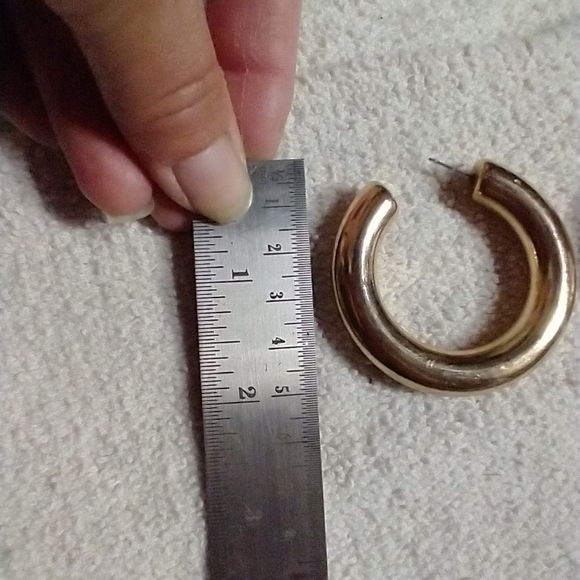 Very large puffy half hoop earrings no backs goldtone - Picture 5 of 5